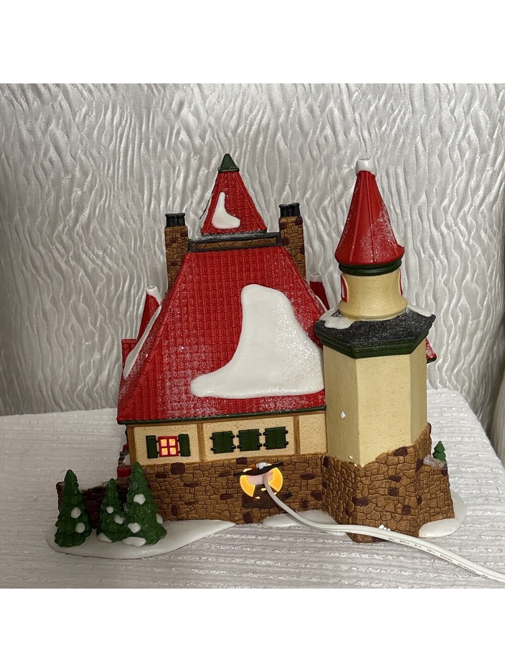 Dept 56 North Pole - Route 1 North Pole Home of Mr. & Mrs. Claus Lighted House - Picture 4 of 8